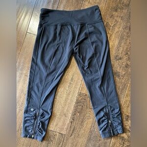 Lululemon Women's Black Crop Leggings Size 6